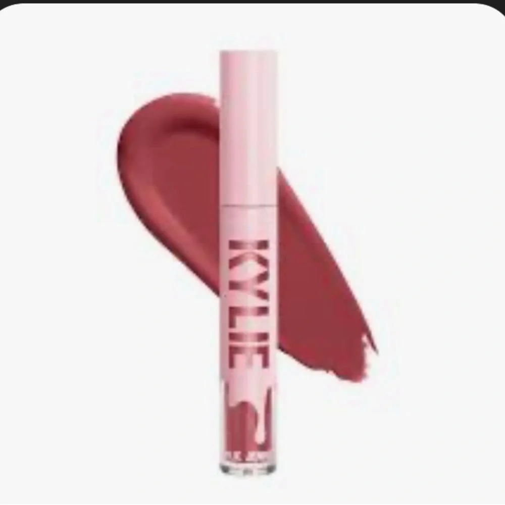 Kylie A WHOLE LEWK